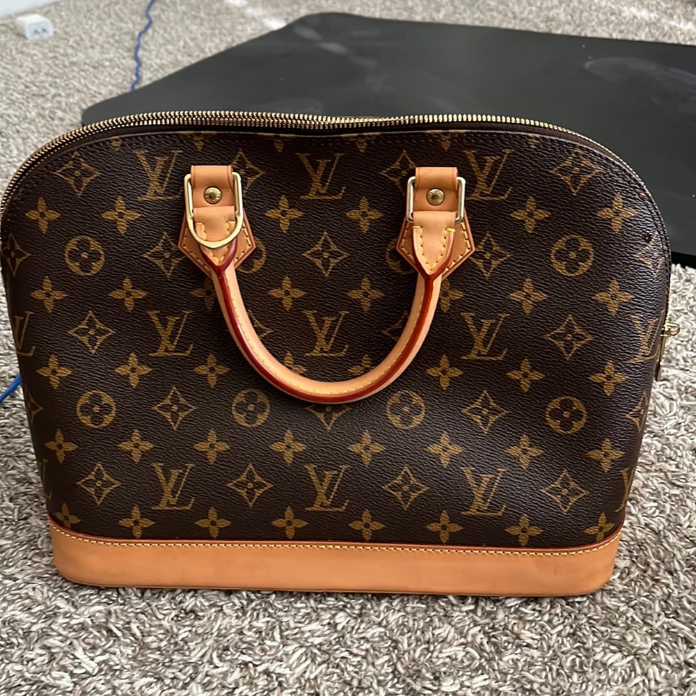 Louis Vuitton used please see pictures